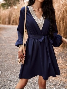 Elegant V-neck long sleeved dress