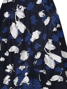 High-waisted slimming skirts with large hemlines
