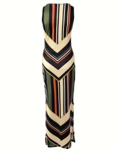 Long skirt with crew-neck slip and slit at the side