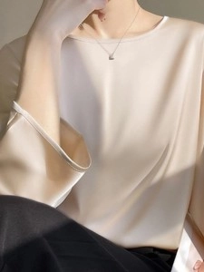 Simple satin shirt with crew neck pull-over