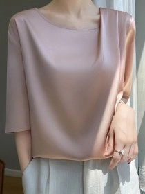 Simple satin shirt with crew neck pull-over