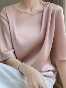Simple satin shirt with crew neck pull-over