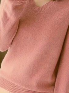 Simple sweater with pink V-neck pullover
