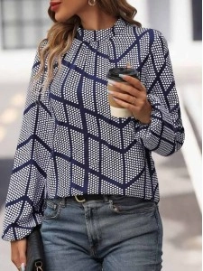 Stylish top with large painted flowers