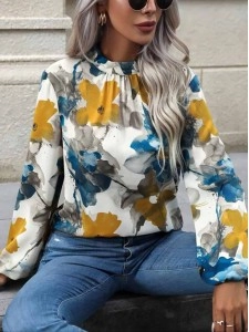 Stylish top with large painted flowers