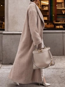 Warm long sleeved long woolen coat