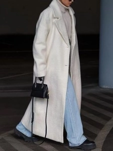 Warm long sleeved long woolen coat