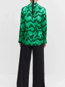 Women's long-sleeved white shirt with lapels