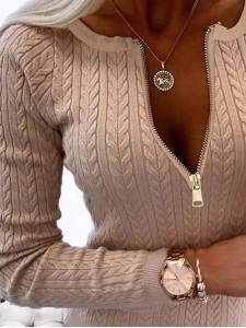 Women's zippered knitted top